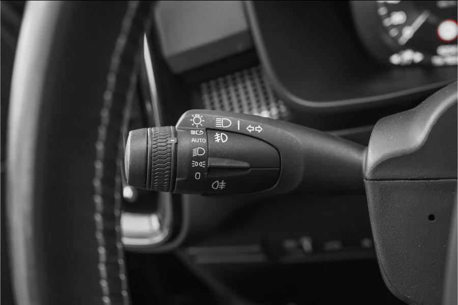 Volvo XC40 1.5 T5 Recharge R-Design ACC H/K Trekhaak Stuur & Stoelverw
