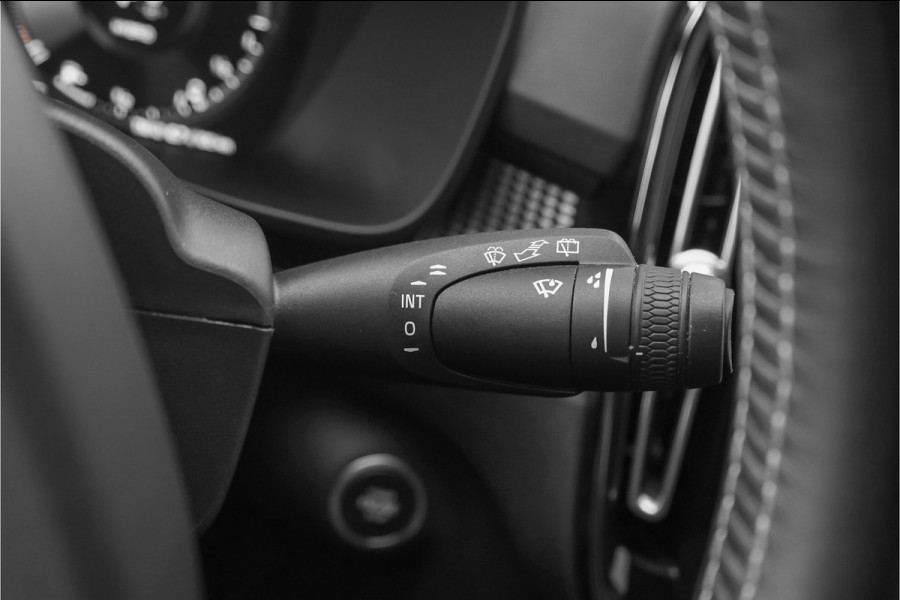 Volvo XC40 1.5 T5 Recharge R-Design ACC H/K Trekhaak Stuur & Stoelverw