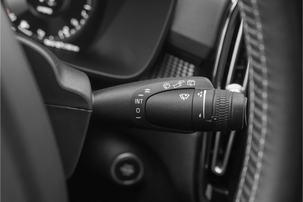 Volvo XC40 1.5 T5 Recharge R-Design ACC H/K Trekhaak Stuur & Stoelverw