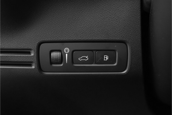 Volvo XC40 1.5 T5 Recharge R-Design ACC H/K Trekhaak Stuur & Stoelverw