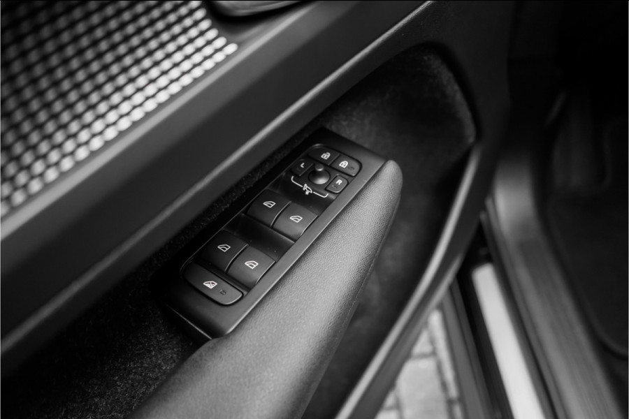 Volvo XC40 1.5 T5 Recharge R-Design ACC H/K Trekhaak Stuur & Stoelverw