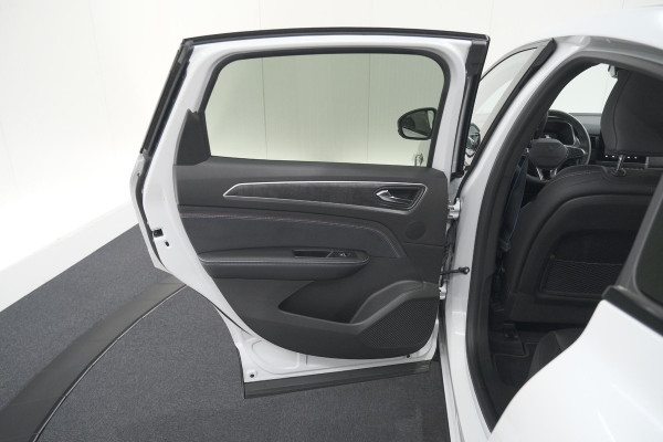 Renault Arkana 1.6 E-Tech hybrid 145 Esprit Alpine | 360 Camera | Adaptieve Cruise Control | Pack Winter | Dodehoekdetectie
