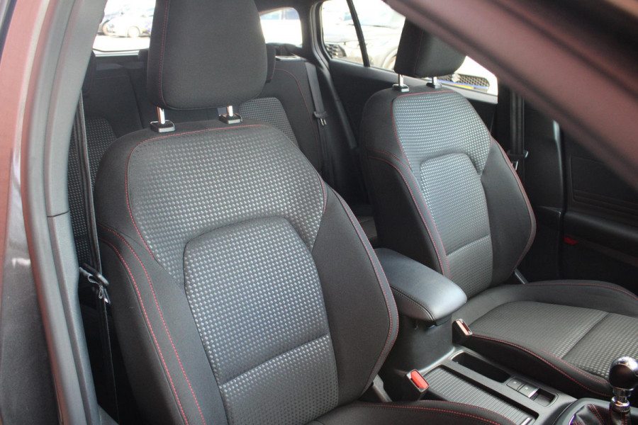 Ford FOCUS Wagon 1.0 EcoBoost Hybrid ST Line 125pk | Winter Pack | Adaptive Cruise Control | BLIS | Climate Control | Camera |