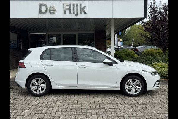 Volkswagen Golf 1.0 eTSI Life | Carplay/Android, Camera, Stoel+Stuurverw., LED, ACC | Winter Pakket |