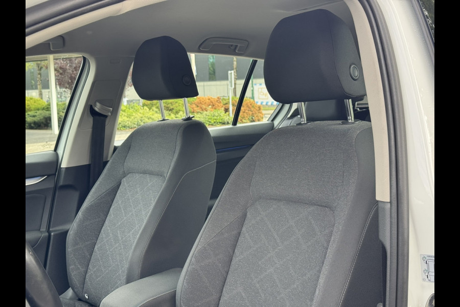 Volkswagen Golf 1.0 eTSI Life | Carplay/Android, Camera, Stoel+Stuurverw., LED, ACC | Winter Pakket |