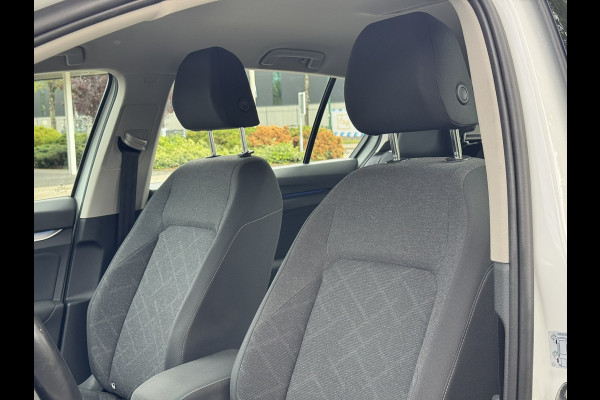 Volkswagen Golf 1.0 eTSI Life | Carplay/Android, Camera, Stoel+Stuurverw., LED, ACC | Winter Pakket |