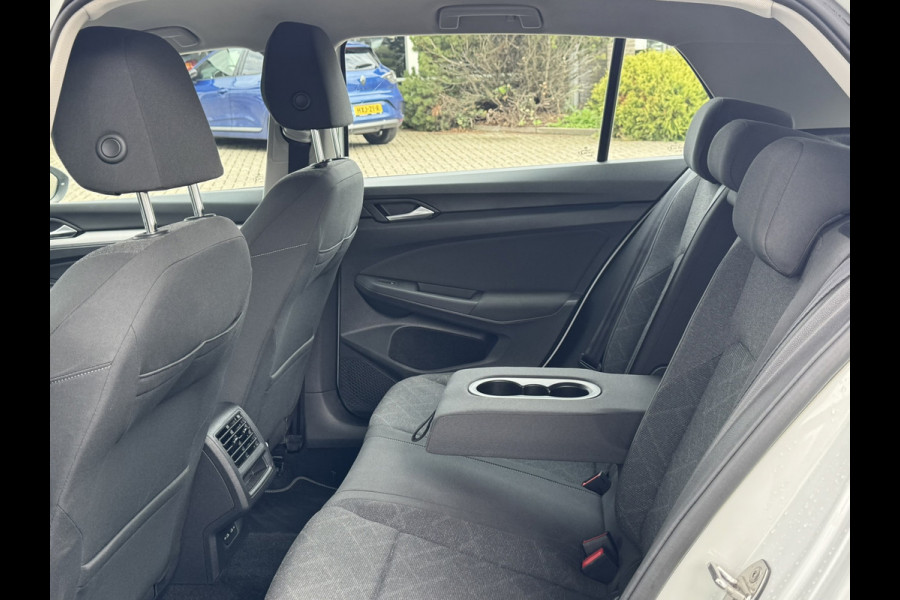 Volkswagen Golf 1.0 eTSI Life | Carplay/Android, Camera, Stoel+Stuurverw., LED, ACC | Winter Pakket |