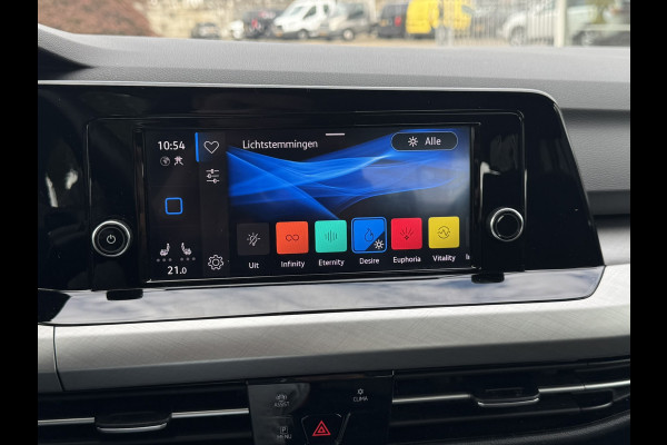 Volkswagen Golf 1.0 eTSI Life | Carplay/Android, Camera, Stoel+Stuurverw., LED, ACC | Winter Pakket |
