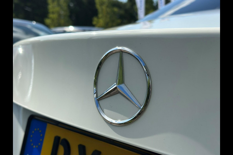 Mercedes-Benz CLA-Klasse 180 AMG-line 122 PK | Panorama dak | Dealer onderhouden | All-Season banden | Navigatie | Camera | Carplay | Parkeersensoren