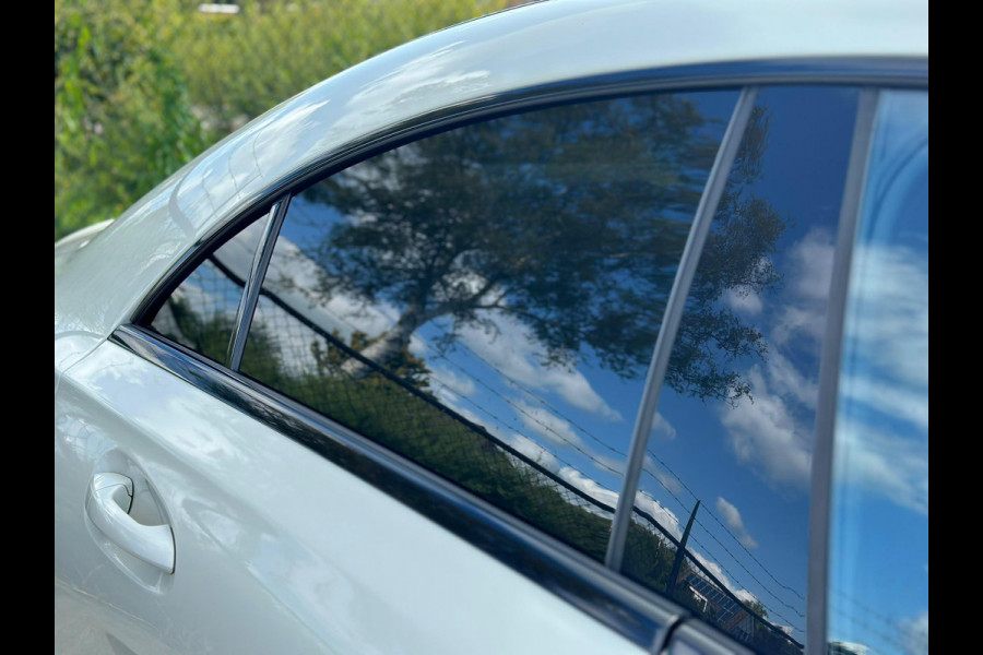 Mercedes-Benz CLA-Klasse 180 AMG-line 122 PK | Panorama dak | Dealer onderhouden | All-Season banden | Navigatie | Camera | Carplay | Parkeersensoren