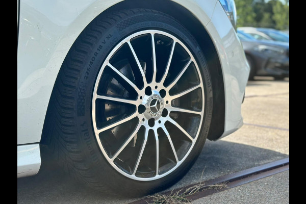 Mercedes-Benz CLA-Klasse 180 AMG-line 122 PK | Panorama dak | Dealer onderhouden | All-Season banden | Navigatie | Camera | Carplay | Parkeersensoren