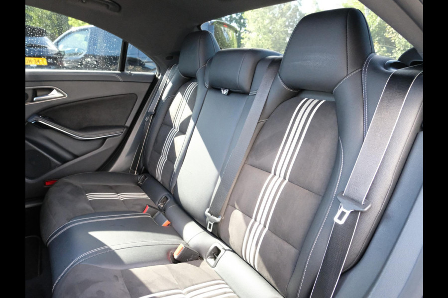 Mercedes-Benz CLA-Klasse 180 AMG-line 122 PK | Panorama dak | Dealer onderhouden | All-Season banden | Navigatie | Camera | Carplay | Parkeersensoren