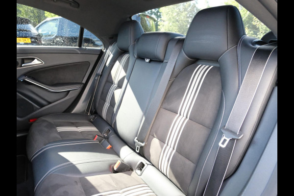 Mercedes-Benz CLA-Klasse 180 AMG-line 122 PK | Panorama dak | Dealer onderhouden | All-Season banden | Navigatie | Camera | Carplay | Parkeersensoren