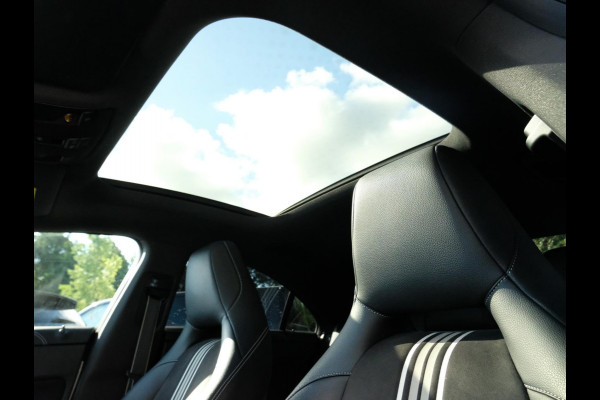 Mercedes-Benz CLA-Klasse 180 AMG-line 122 PK | Panorama dak | Dealer onderhouden | All-Season banden | Navigatie | Camera | Carplay | Parkeersensoren