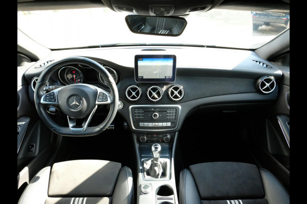 Mercedes-Benz CLA-Klasse 180 AMG-line 122 PK | Panorama dak | Dealer onderhouden | All-Season banden | Navigatie | Camera | Carplay | Parkeersensoren