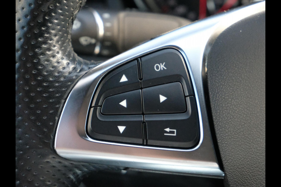 Mercedes-Benz CLA-Klasse 180 AMG-line 122 PK | Panorama dak | Dealer onderhouden | All-Season banden | Navigatie | Camera | Carplay | Parkeersensoren