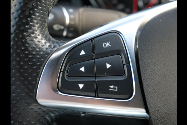 Mercedes-Benz CLA-Klasse 180 AMG-line 122 PK | Panorama dak | Dealer onderhouden | All-Season banden | Navigatie | Camera | Carplay | Parkeersensoren