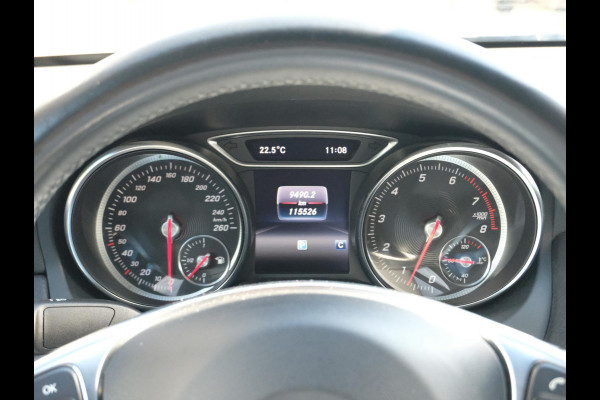 Mercedes-Benz CLA-Klasse 180 AMG-line 122 PK | Panorama dak | Dealer onderhouden | All-Season banden | Navigatie | Camera | Carplay | Parkeersensoren