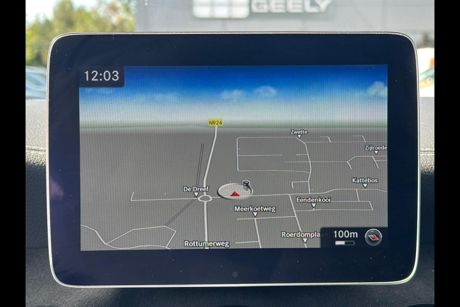 Mercedes-Benz CLA-Klasse 180 AMG-line 122 PK | Panorama dak | Dealer onderhouden | All-Season banden | Navigatie | Camera | Carplay | Parkeersensoren