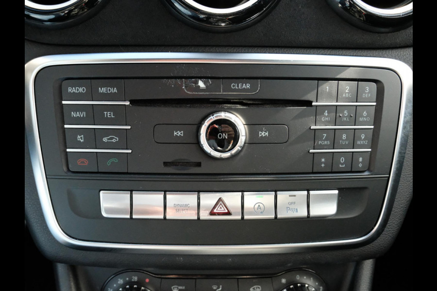 Mercedes-Benz CLA-Klasse 180 AMG-line 122 PK | Panorama dak | Dealer onderhouden | All-Season banden | Navigatie | Camera | Carplay | Parkeersensoren