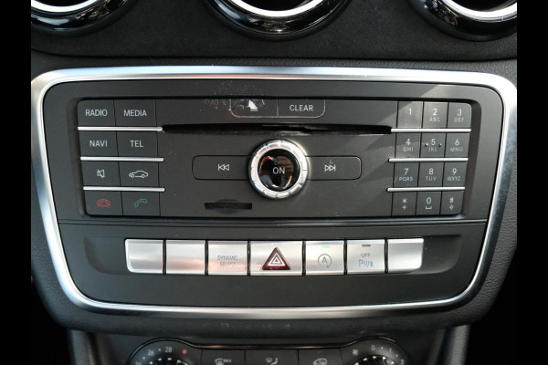 Mercedes-Benz CLA-Klasse 180 AMG-line 122 PK | Panorama dak | Dealer onderhouden | All-Season banden | Navigatie | Camera | Carplay | Parkeersensoren