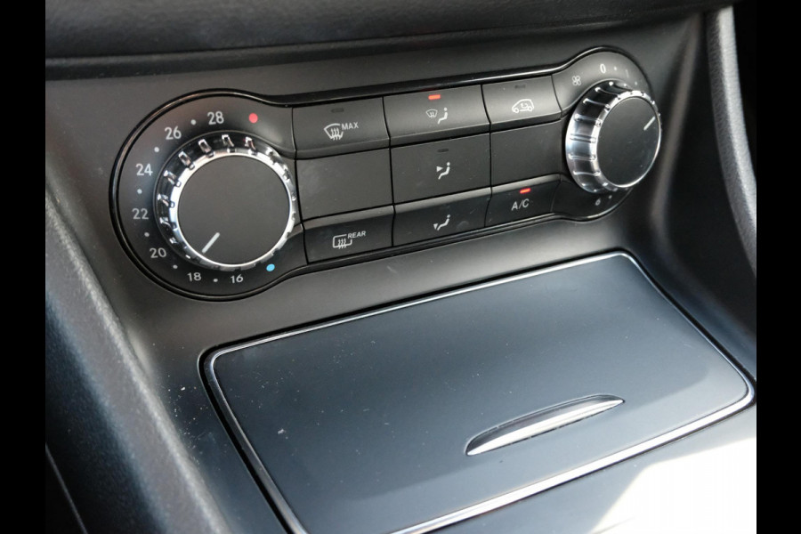 Mercedes-Benz CLA-Klasse 180 AMG-line 122 PK | Panorama dak | Dealer onderhouden | All-Season banden | Navigatie | Camera | Carplay | Parkeersensoren