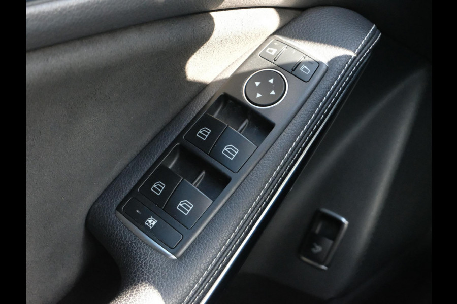 Mercedes-Benz CLA-Klasse 180 AMG-line 122 PK | Panorama dak | Dealer onderhouden | All-Season banden | Navigatie | Camera | Carplay | Parkeersensoren