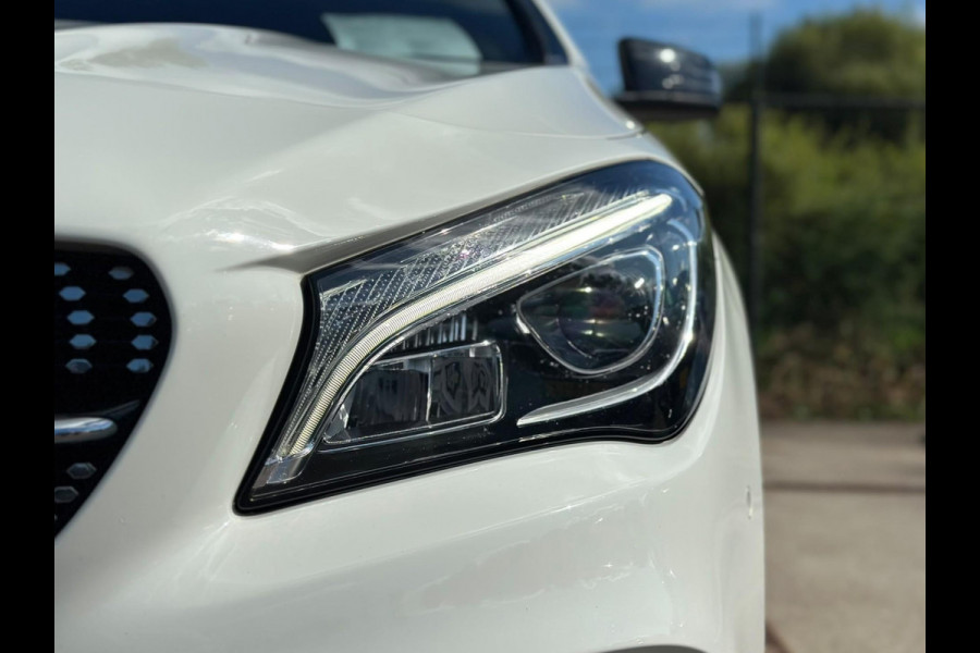 Mercedes-Benz CLA-Klasse 180 AMG-line 122 PK | Panorama dak | Dealer onderhouden | All-Season banden | Navigatie | Camera | Carplay | Parkeersensoren