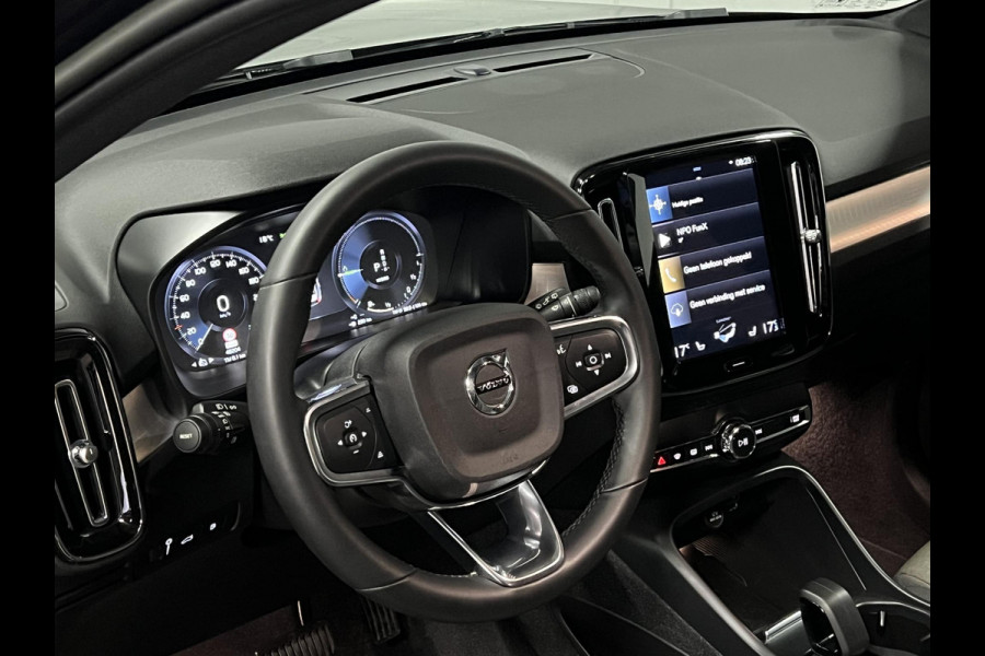 Volvo XC40 1.5 T4 Plug-in hybrid Core Bright Adapt. cruise | Stuur-/stoelverwarming | Achteruitrij camera | Dode hoek assistent | Carplay