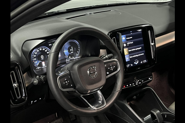 Volvo XC40 1.5 T4 Plug-in hybrid Core Bright Adapt. cruise | Stuur-/stoelverwarming | Achteruitrij camera | Dode hoek assistent | Carplay