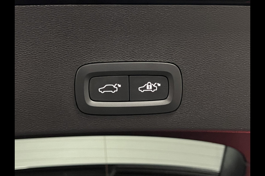 Volvo XC40 1.5 T4 Plug-in hybrid Core Bright Adapt. cruise | Stuur-/stoelverwarming | Achteruitrij camera | Dode hoek assistent | Carplay