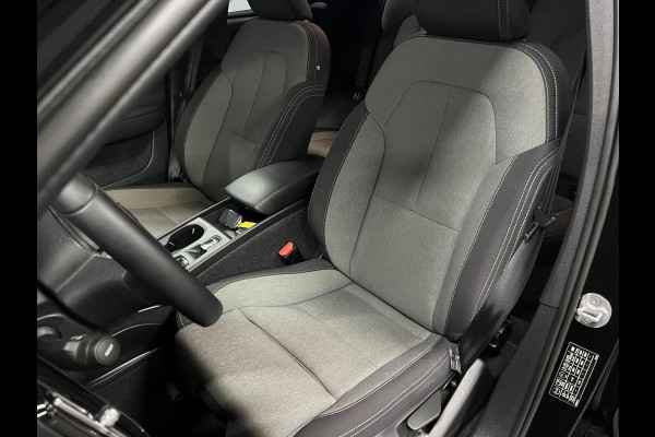 Volvo XC40 1.5 T4 Plug-in hybrid Core Bright Adapt. cruise | Stuur-/stoelverwarming | Achteruitrij camera | Dode hoek assistent | Carplay