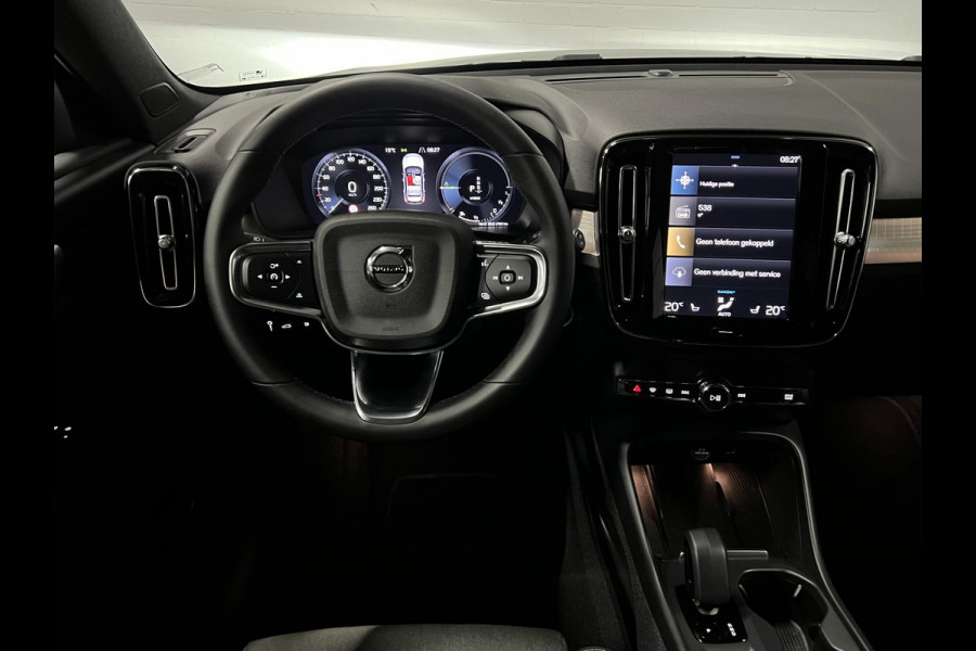 Volvo XC40 1.5 T4 Plug-in hybrid Core Bright Adapt. cruise | Stuur-/stoelverwarming | Achteruitrij camera | Dode hoek assistent | Carplay