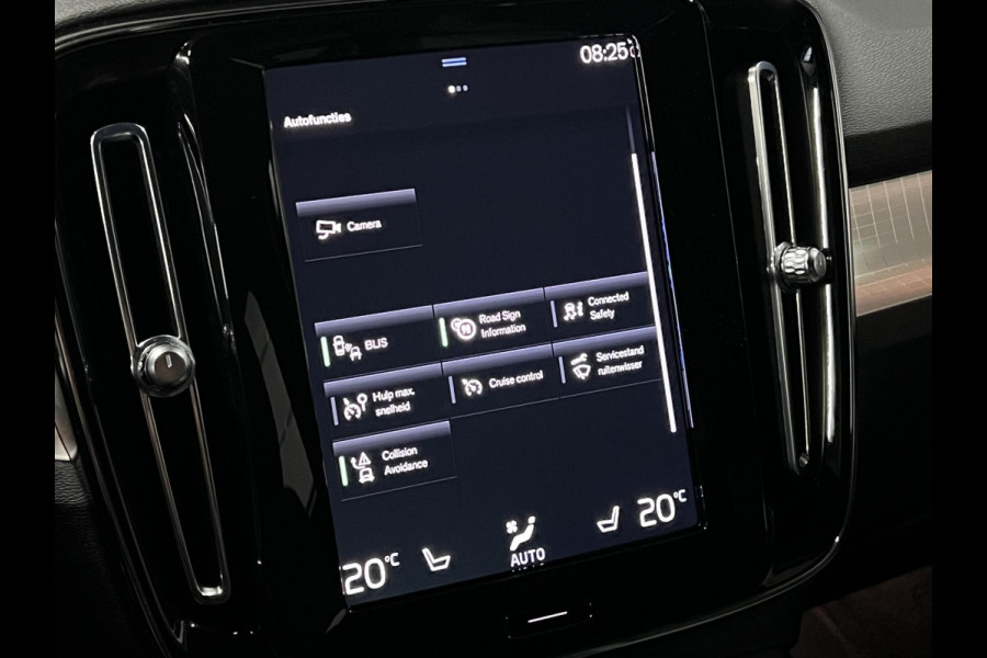 Volvo XC40 1.5 T4 Plug-in hybrid Core Bright Adapt. cruise | Stuur-/stoelverwarming | Achteruitrij camera | Dode hoek assistent | Carplay