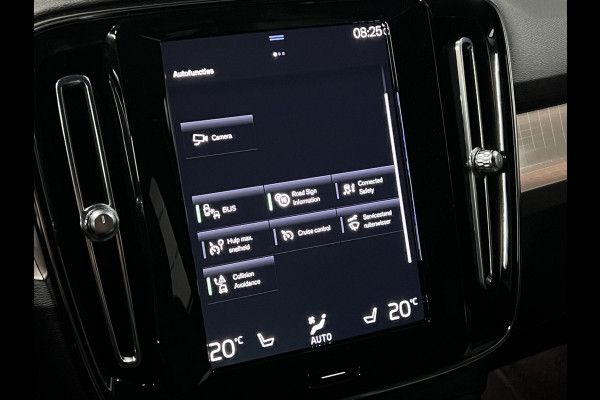 Volvo XC40 1.5 T4 Plug-in hybrid Core Bright Adapt. cruise | Stuur-/stoelverwarming | Achteruitrij camera | Dode hoek assistent | Carplay