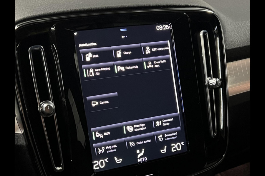Volvo XC40 1.5 T4 Plug-in hybrid Core Bright Adapt. cruise | Stuur-/stoelverwarming | Achteruitrij camera | Dode hoek assistent | Carplay