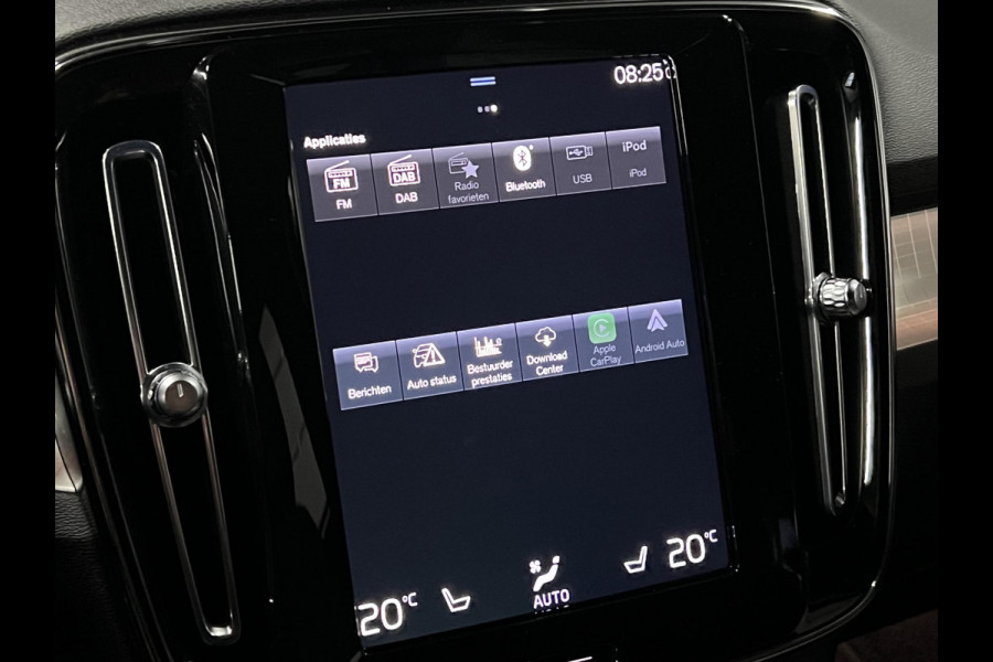 Volvo XC40 1.5 T4 Plug-in hybrid Core Bright Adapt. cruise | Stuur-/stoelverwarming | Achteruitrij camera | Dode hoek assistent | Carplay