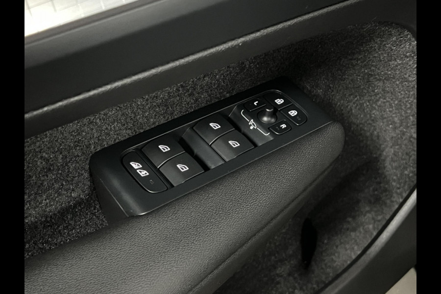 Volvo XC40 1.5 T4 Plug-in hybrid Core Bright Adapt. cruise | Stuur-/stoelverwarming | Achteruitrij camera | Dode hoek assistent | Carplay