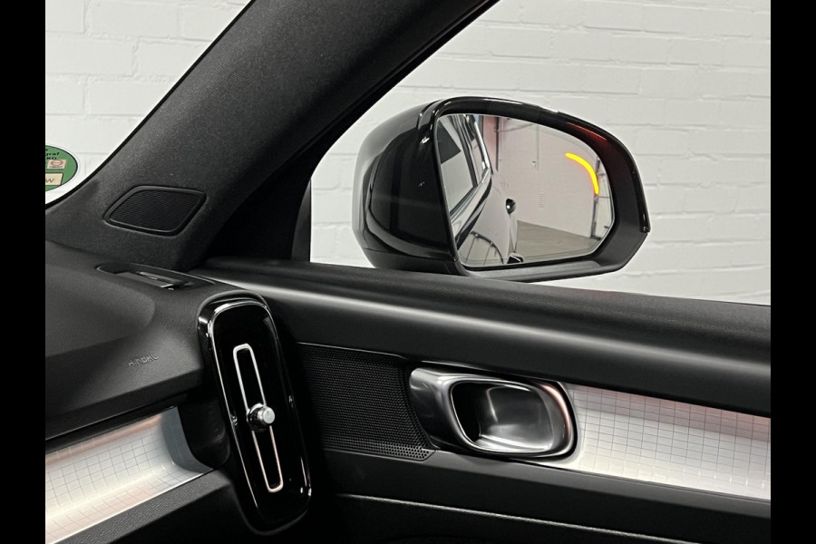Volvo XC40 1.5 T4 Plug-in hybrid Core Bright Adapt. cruise | Stuur-/stoelverwarming | Achteruitrij camera | Dode hoek assistent | Carplay