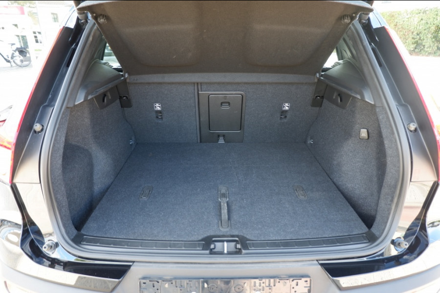 Volvo XC40 2.0 B3 Core Mild-Hybrid / INCL. Fabrieks-garantie / Verkoopklaar
