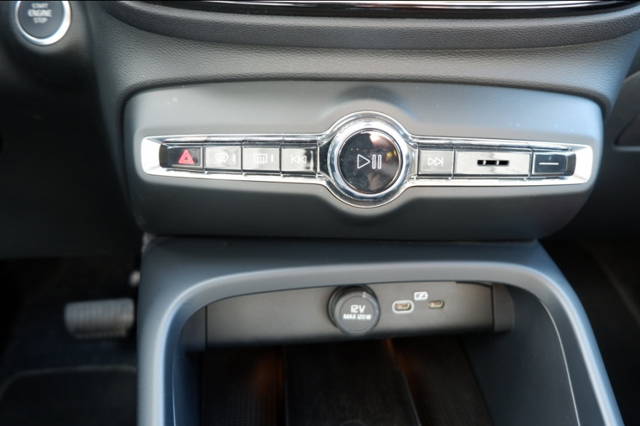 Volvo XC40 2.0 B3 Core Mild-Hybrid / INCL. Fabrieks-garantie / Verkoopklaar