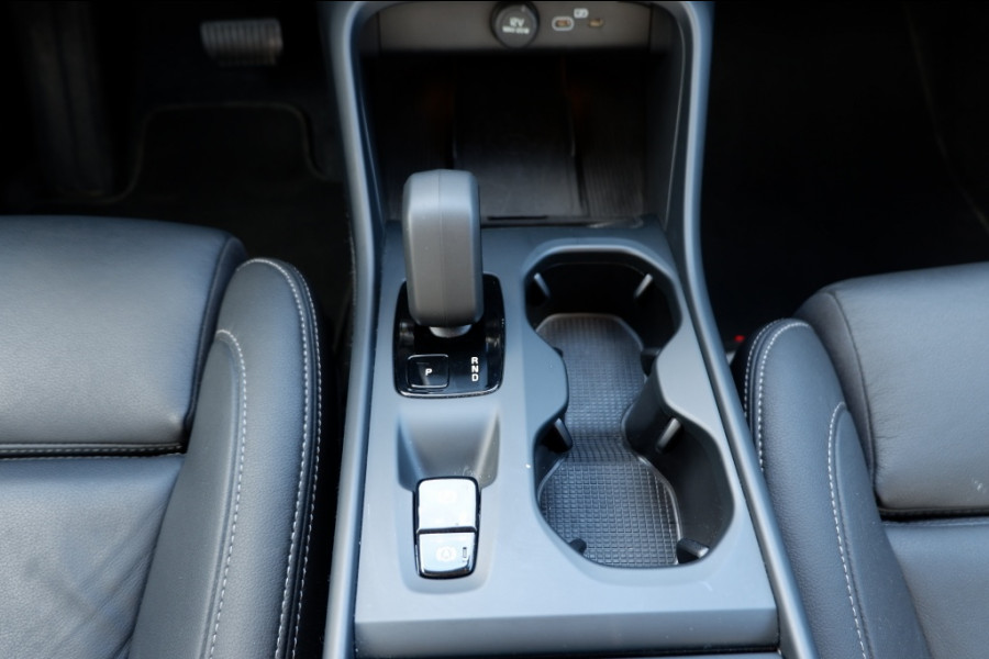 Volvo XC40 2.0 B3 Core Mild-Hybrid / INCL. Fabrieks-garantie / Verkoopklaar