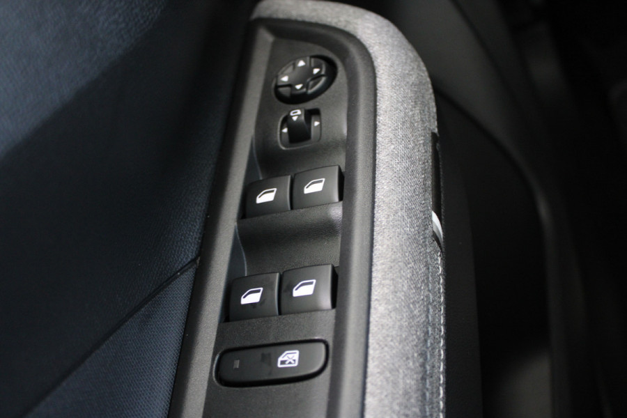 Opel Frontera 1.2 Turbo Hybrid Ultimate 5P | Keyless | Camera | Navigatie | BLIS | Winterpack