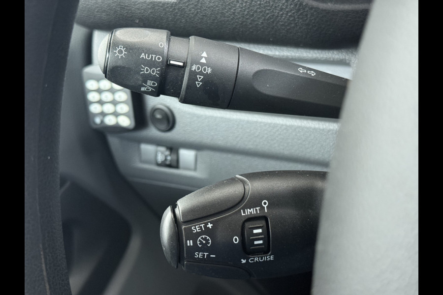 Peugeot Expert 2.0HDI 123PK 3-Persoons Euro 6 Imperiaal 2X Schuifdeur Trekhaak 360°Camera BlindSpot Assistent Apple Carplay Android Auto Cruise Betonplex Vloer Wandbetimmering Regen-Lichtsensor 2.500KG Trekgewicht 1e Eigenaar Origineel Nederlands