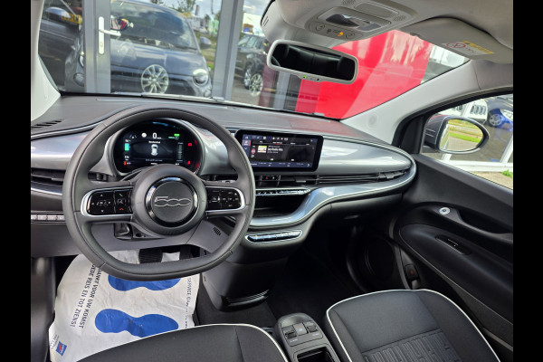 Fiat 500E Urban 42 kWh | Pack Style | Pack Comfort | Camera | Stoelverwarming | Cruise control | Lane Assist | Apple Carplay/Android Auto