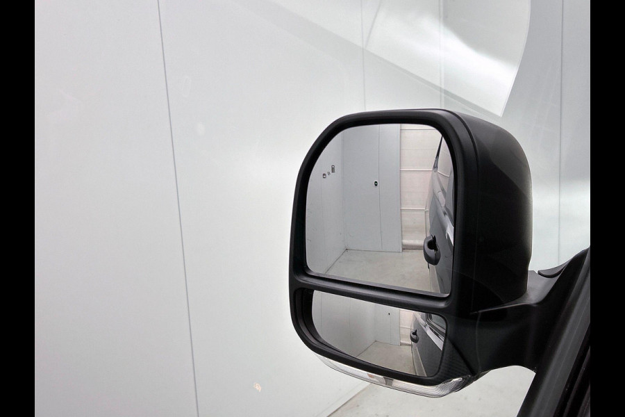Ford Transit Custom 300 2.0 TDCI L2H1 Trend Nieuw Model Automaat Ford Transit Custom 300 2.0 TDCI L2H1 Trend NM Automaat Airco Navi Cruise PDC Camera