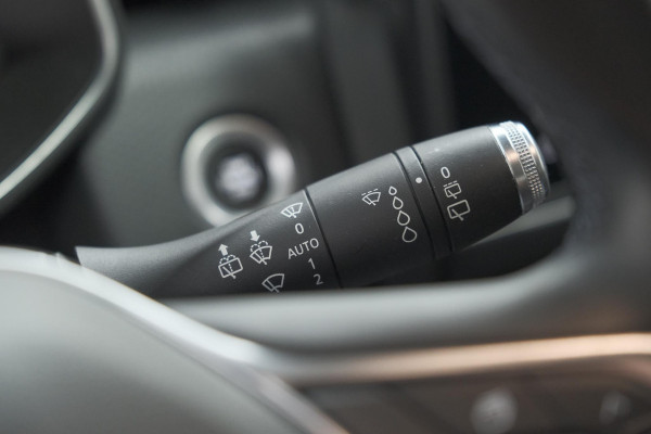 Renault Clio TCe 100 Zen | R.S. Line Pack | Allseason Banden | Apple Carplay | Parkeersensoren