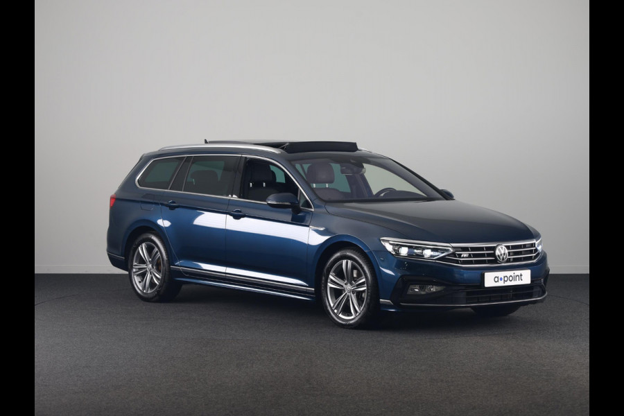 Volkswagen Passat Variant 1.5 TSI Elegance Business R 150PK | Automaat (DSG) | Panoramadak | Camera | Navigatie | 17 " Velgen + All Season | Half lederen interieur | Elek. Achterklep |