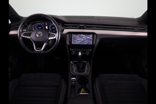 Volkswagen Passat Variant 1.5 TSI Elegance Business R 150PK | Automaat (DSG) | Panoramadak | Camera | Navigatie | 17 " Velgen + All Season | Half lederen interieur | Elek. Achterklep |
