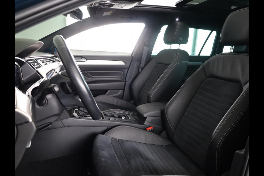 Volkswagen Passat Variant 1.5 TSI Elegance Business R 150PK | Automaat (DSG) | Panoramadak | Camera | Navigatie | 17 " Velgen + All Season | Half lederen interieur | Elek. Achterklep |